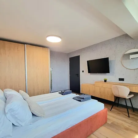 Skyline View Luxury 2bd *